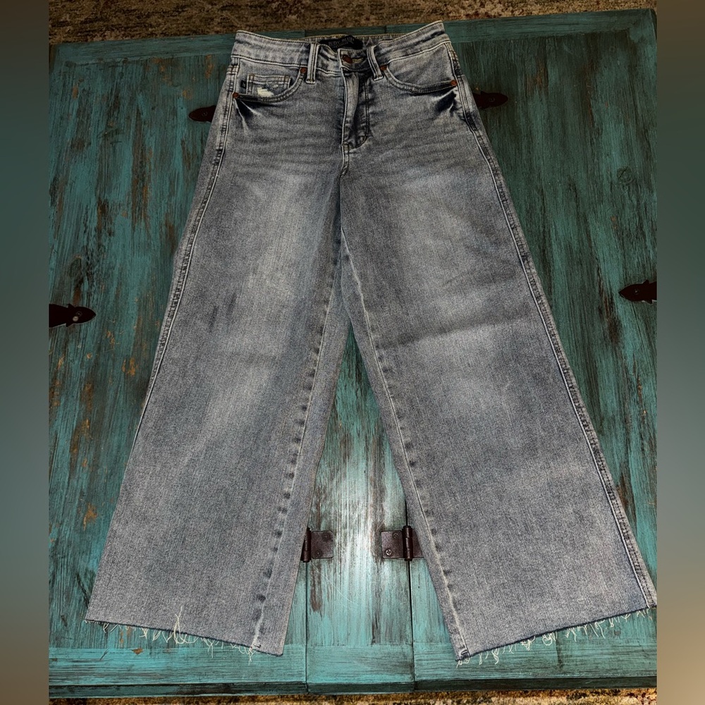 Judy Blue Light Wash Wide Leg Frayed Hem Jeans